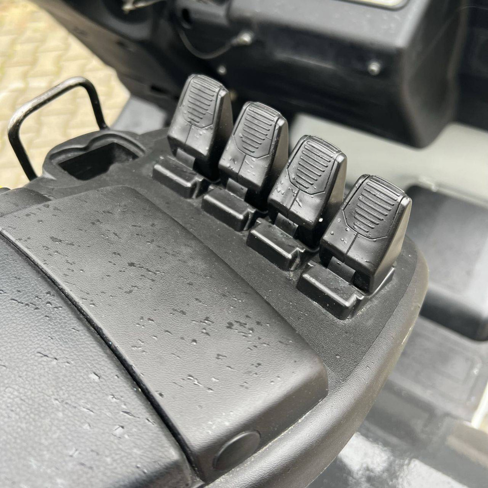 Unicarriers ET16 (AG1N12L16Q) - Elektrinis krautuvas: foto 5 Unicarriers ET16 (AG1N12L16Q) - Elektrinis krautuvas: foto 5