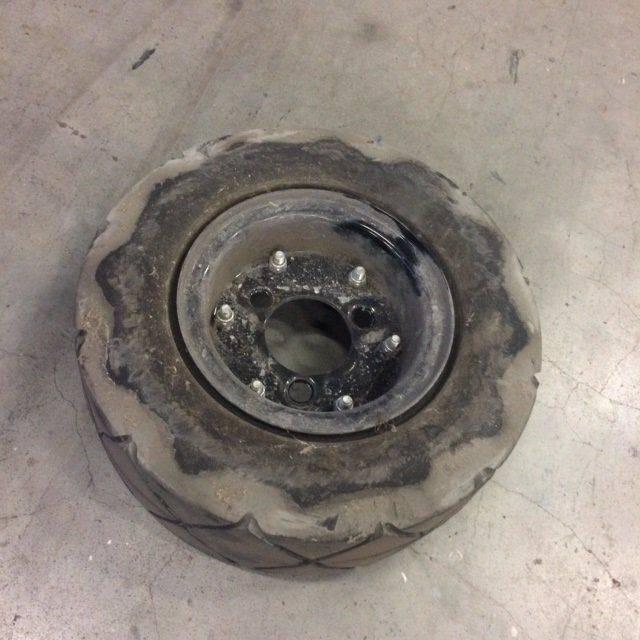 Wheel for Scrubber vacuum cleaner Nilfisk BR 850 - Padangos ir ratlankiai - Valymo įranga: foto 4 Wheel for Scrubber vacuum cleaner Nilfisk BR 850 - Padangos ir ratlankiai - Valymo įranga: foto 4