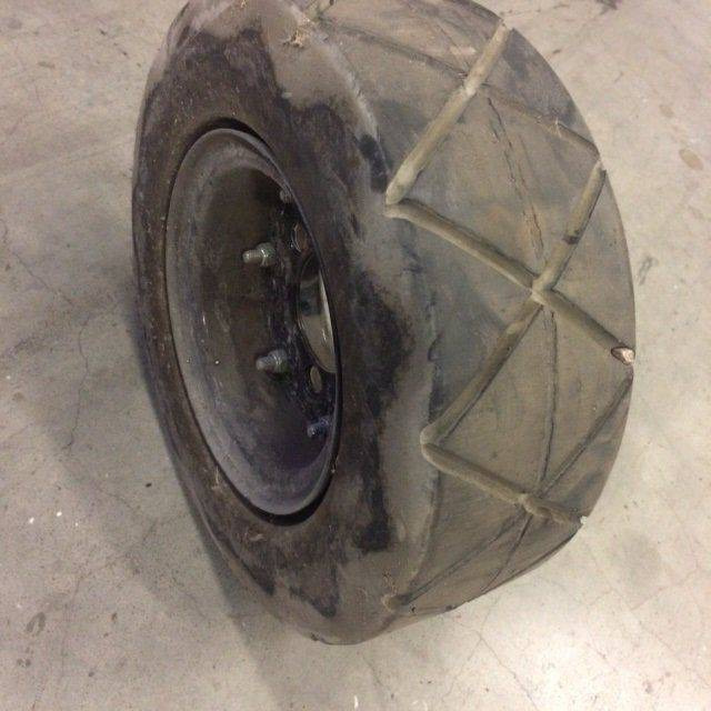 Wheel for Scrubber vacuum cleaner Nilfisk BR 850 - Padangos ir ratlankiai - Valymo įranga: foto 2 Wheel for Scrubber vacuum cleaner Nilfisk BR 850 - Padangos ir ratlankiai - Valymo įranga: foto 2