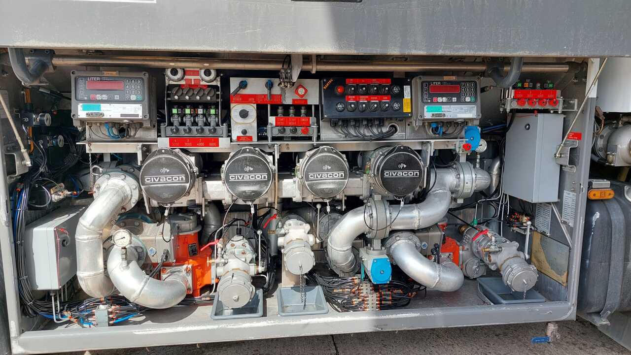 MERCEDES ACTROS - Autocisterna: foto 3 MERCEDES ACTROS - Autocisterna: foto 3