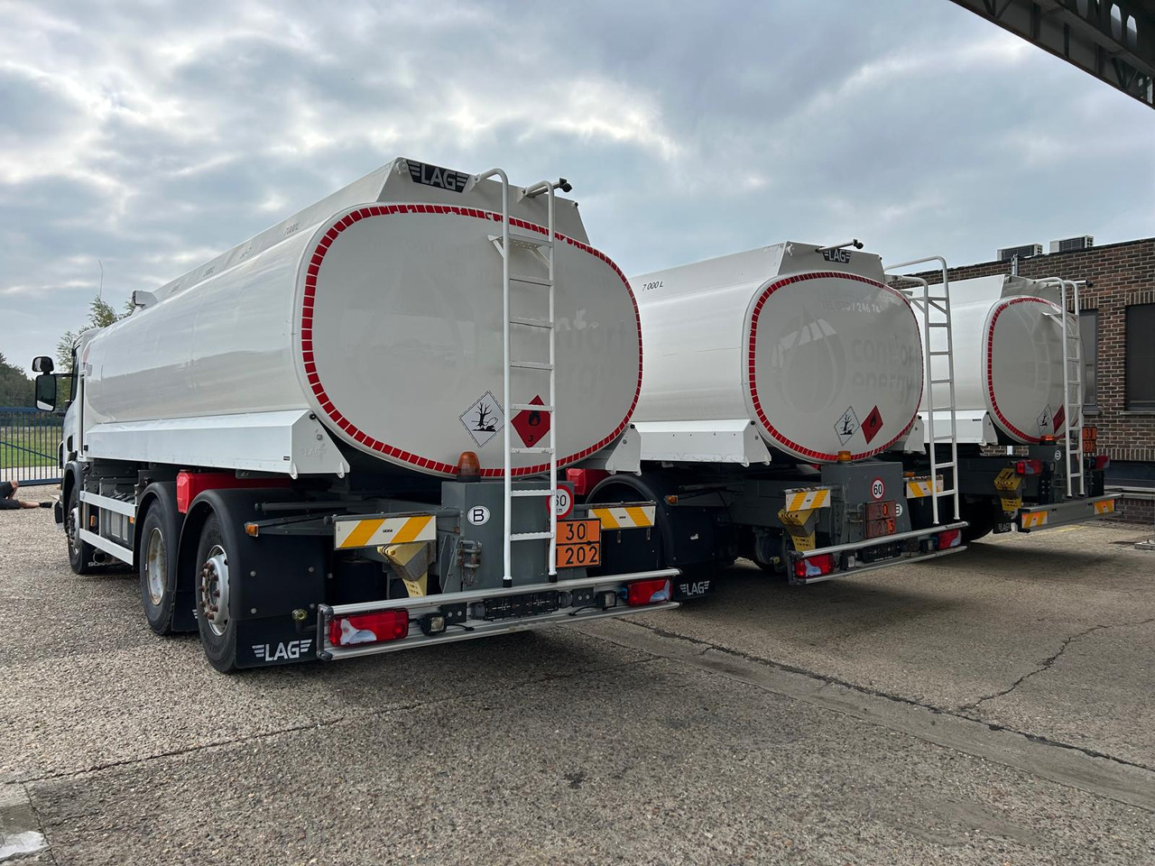 SCANIA P320/P360 (lot of 3) - Autocisterna: foto 4 SCANIA P320/P360 (lot of 3) - Autocisterna: foto 4