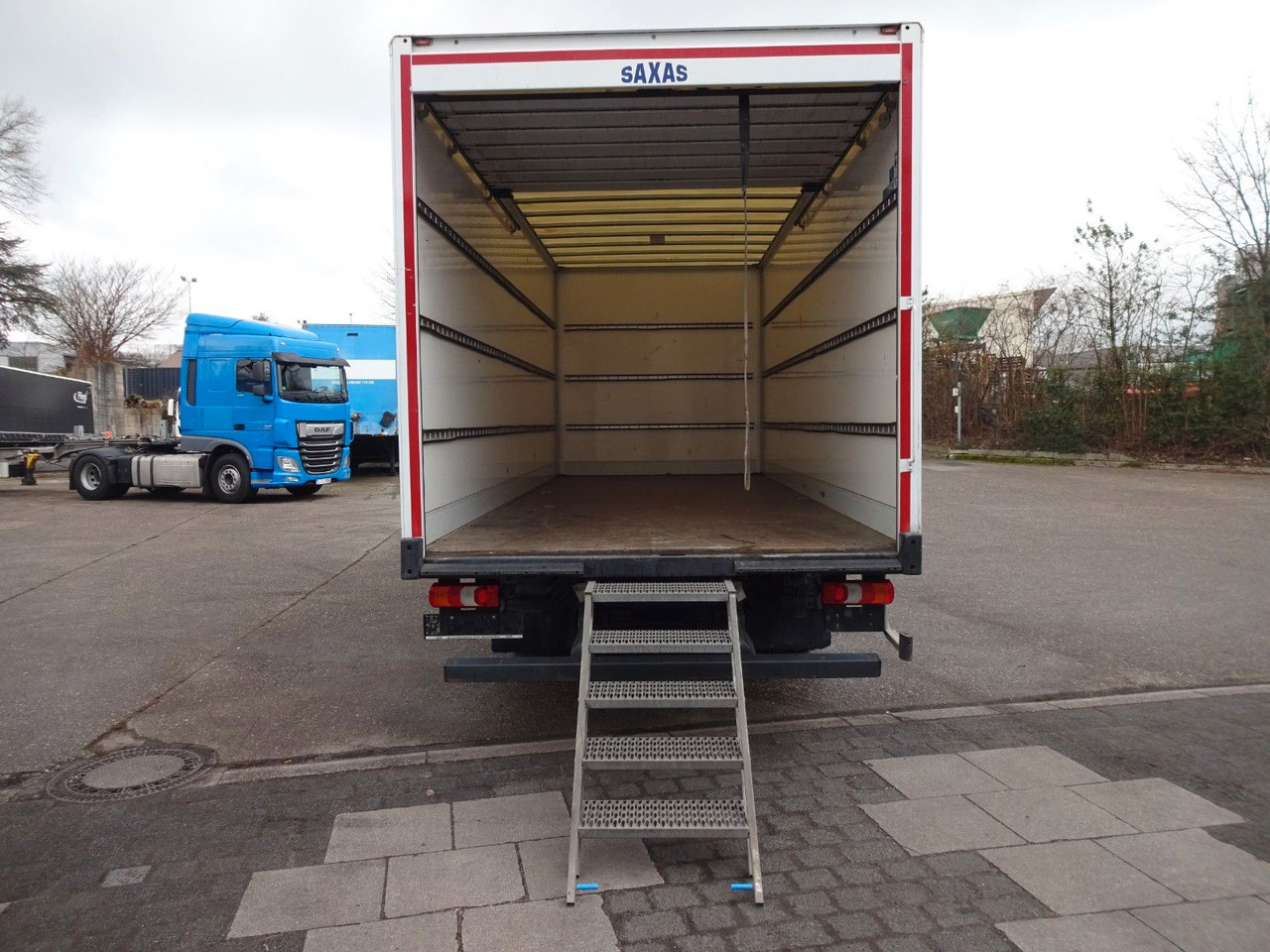 Furgonas su krovinių dėže Mercedes-Benz Atego 818, Koffer mit Rolltor: foto 8