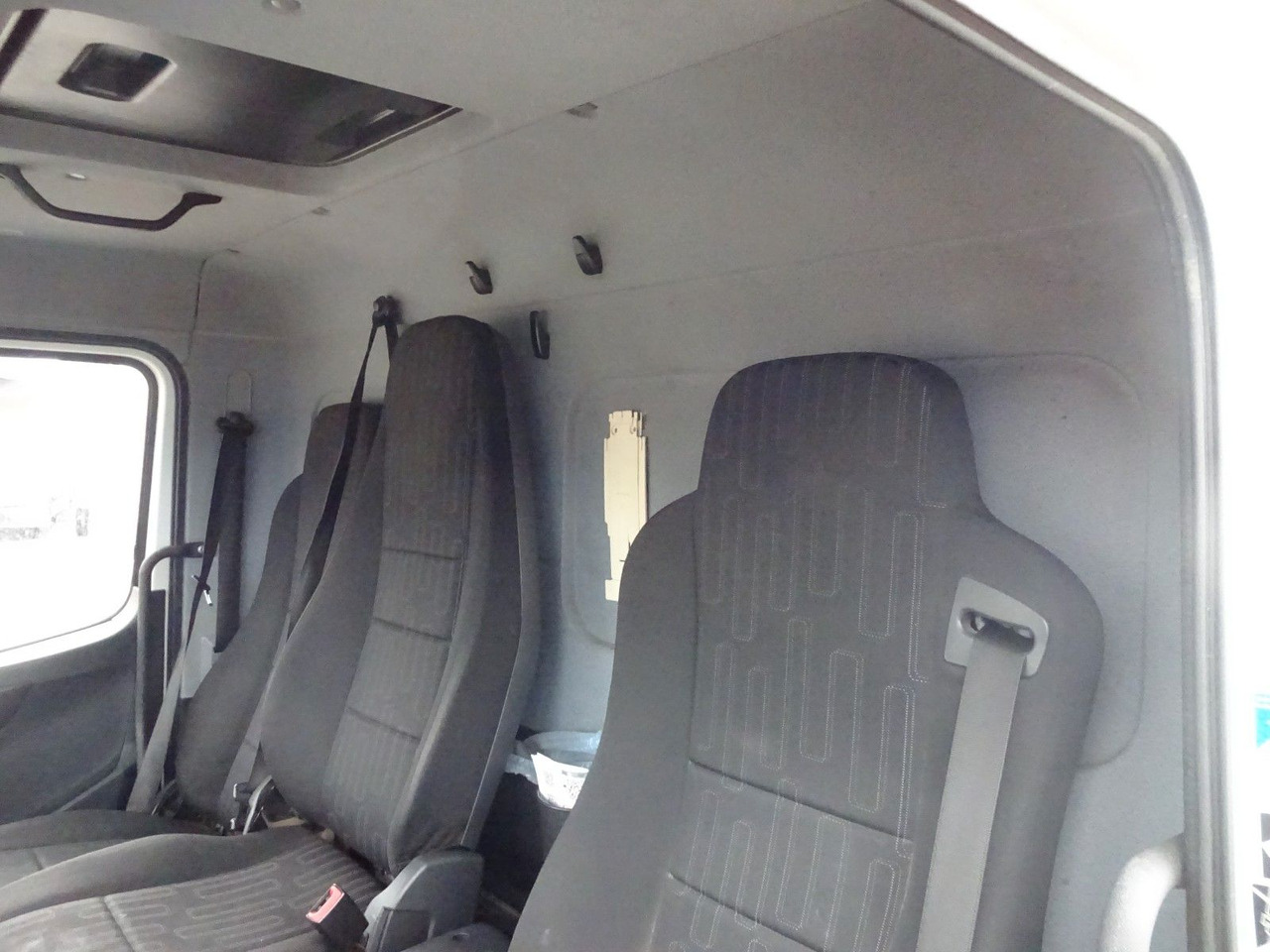 Furgonas su krovinių dėže Mercedes-Benz Atego 818, Koffer mit Rolltor: foto 14