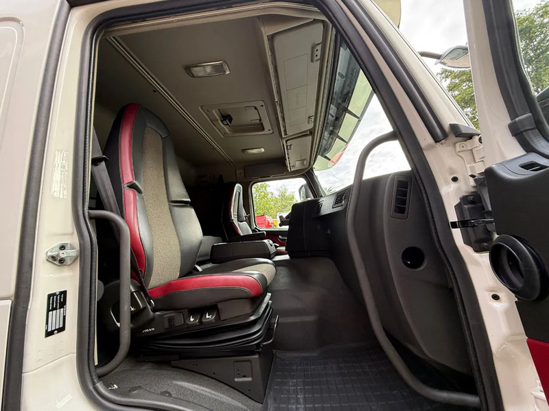 Vilkikas Volvo FM 330 Slaapcabine Side skirts NL Truck APK/TUV 05-2026: foto 19 Vilkikas Volvo FM 330 Slaapcabine Side skirts NL Truck APK/TUV 05-2026: foto 19