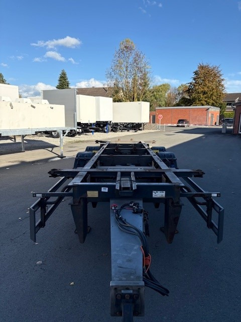 Schmitz Cargobull BDF-System, Standard, hochgekuppelt R 22,5 - Furgonas priekaba: foto 4 Schmitz Cargobull BDF-System, Standard, hochgekuppelt R 22,5 - Furgonas priekaba: foto 4