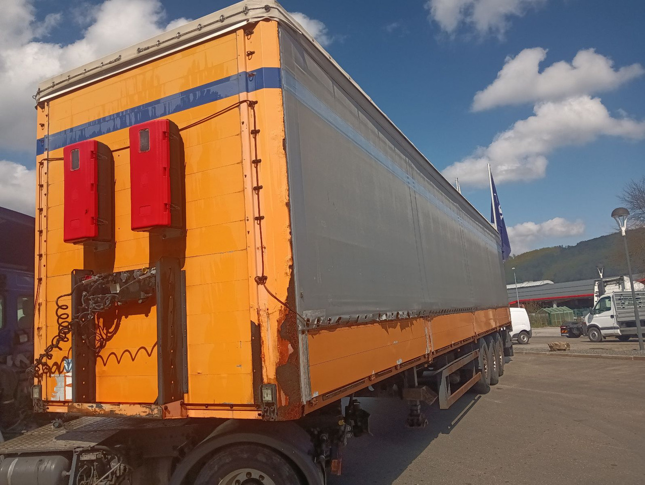 Kögel SN24BORDWANDSIDER EDSCHA BPW Disc Lift Portaltür - Tentinė puspriekabė: foto 3 Kögel SN24BORDWANDSIDER EDSCHA BPW Disc Lift Portaltür - Tentinė puspriekabė: foto 3