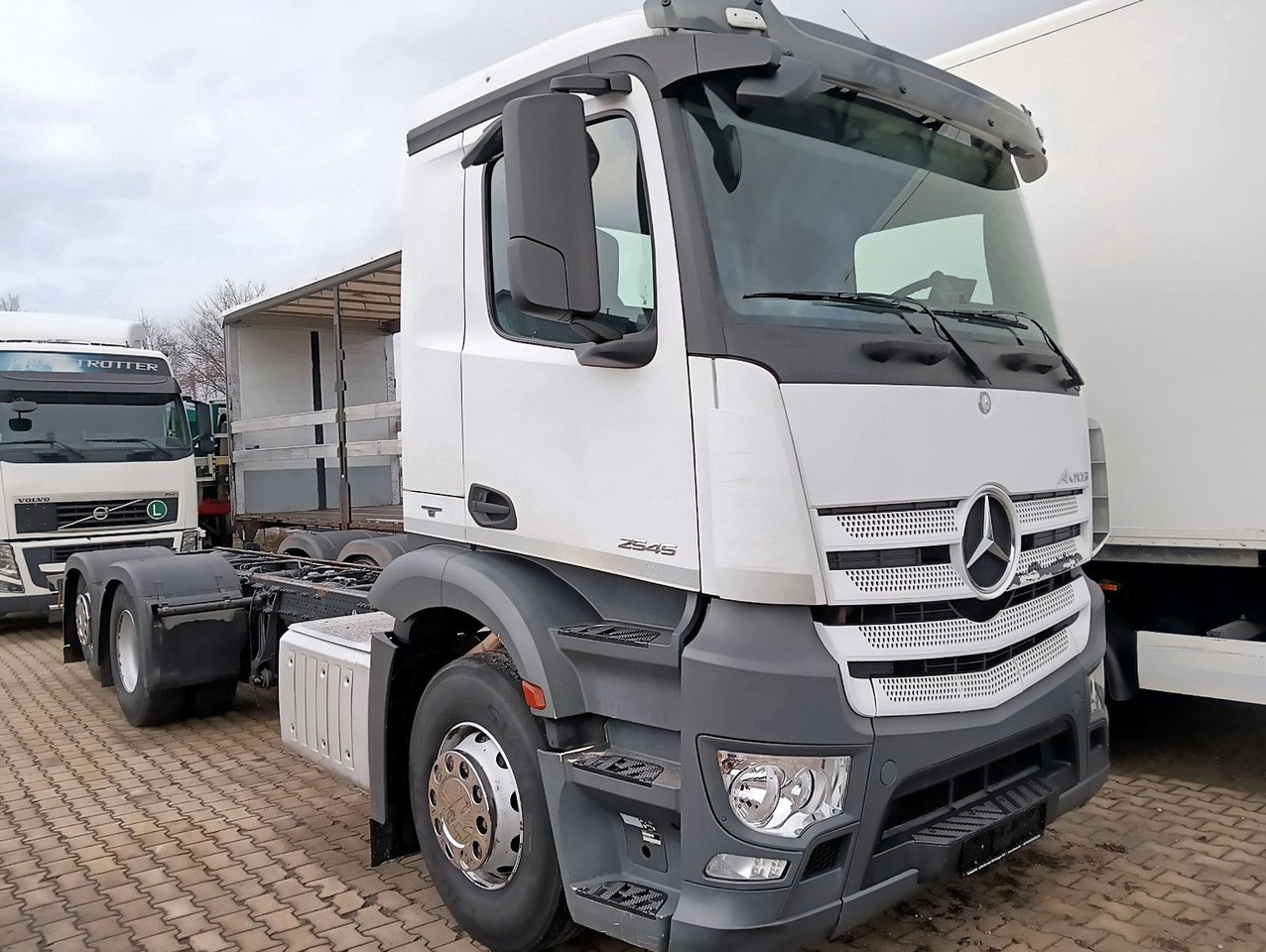 Mercedes-Benz ANTOS 2545 6x2 Lenkachse Luft/Luft PTO AHK - Važiuoklės sunkvežimis: foto 3 Mercedes-Benz ANTOS 2545 6x2 Lenkachse Luft/Luft PTO AHK - Važiuoklės sunkvežimis: foto 3