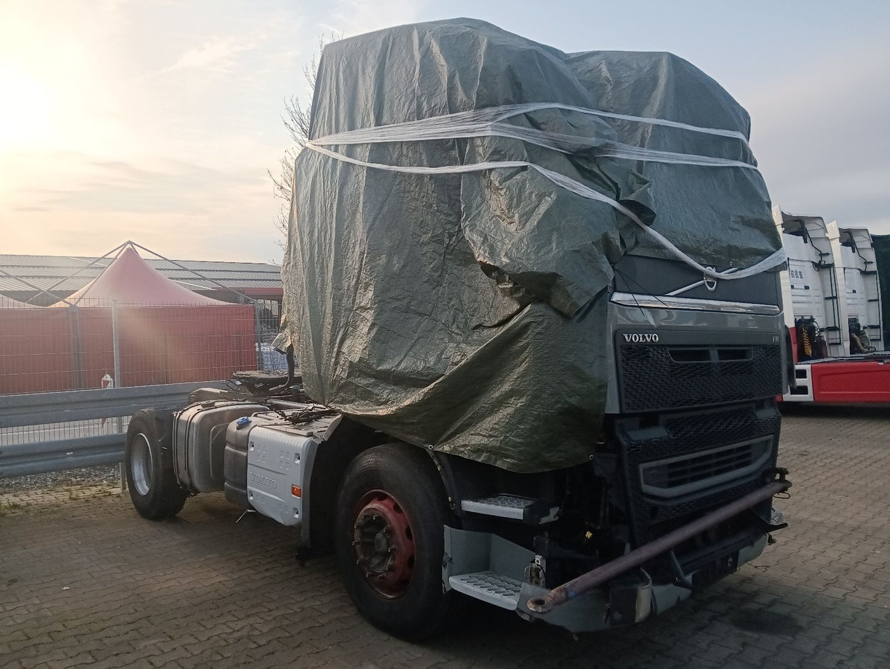 Volvo FH 500 Globe CRAWLER Hydr.,Luft/Luft Motor läuft - Vilkikas: foto 1 Volvo FH 500 Globe CRAWLER Hydr.,Luft/Luft Motor läuft - Vilkikas: foto 1