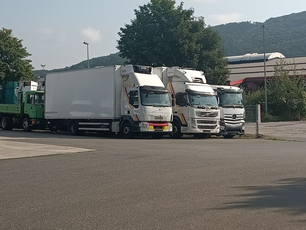 Volvo FM13-460 EEV 6x2R CarrierSupra550 7,3m LBW1.5t - Refrižeratorius sunkvežimis: foto 4 Volvo FM13-460 EEV 6x2R CarrierSupra550 7,3m LBW1.5t - Refrižeratorius sunkvežimis: foto 4