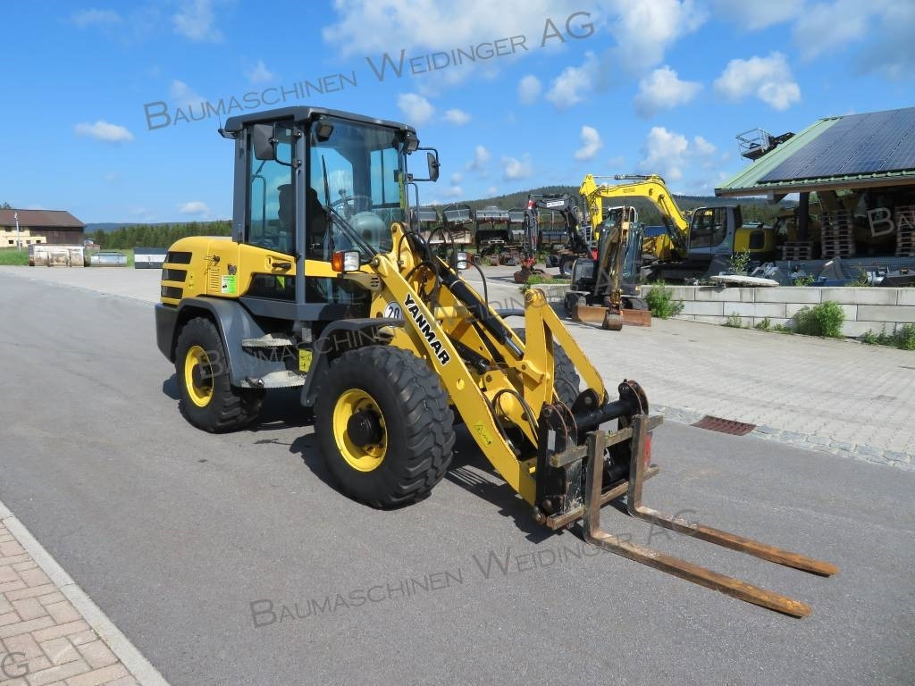 Yanmar V 80 - Ratinis krautuvas: foto 1 Yanmar V 80 - Ratinis krautuvas: foto 1