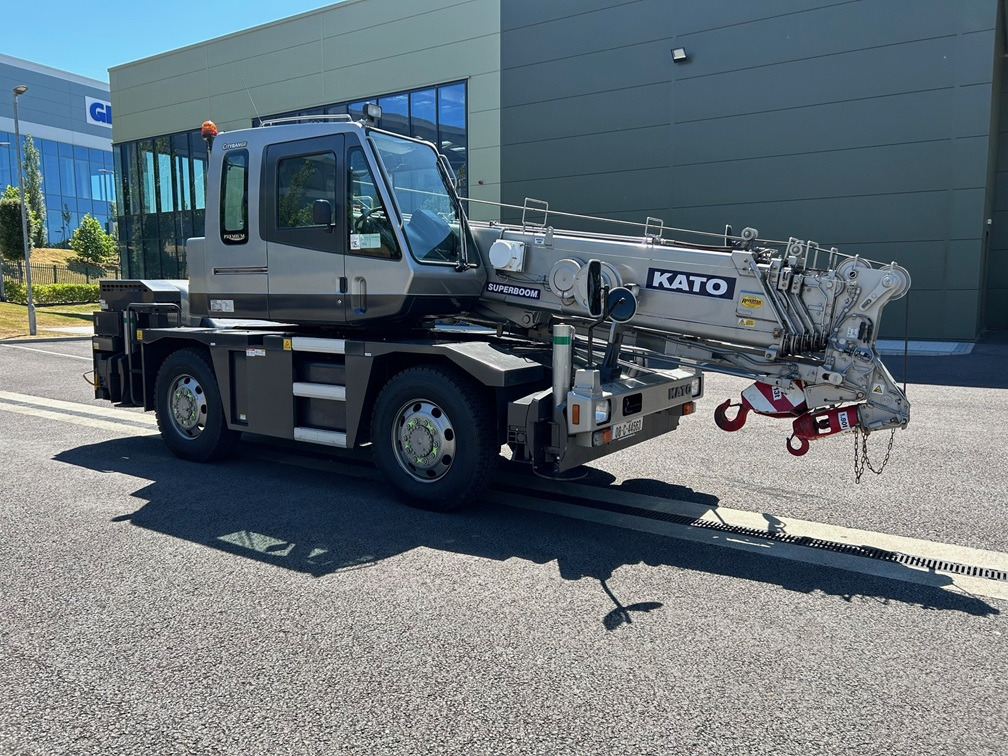 KATO 13 Ton City Crane with Only 6,822kms and 1,362 hours from New - Visureigis kranas: foto 3 KATO 13 Ton City Crane with Only 6,822kms and 1,362 hours from New - Visureigis kranas: foto 3