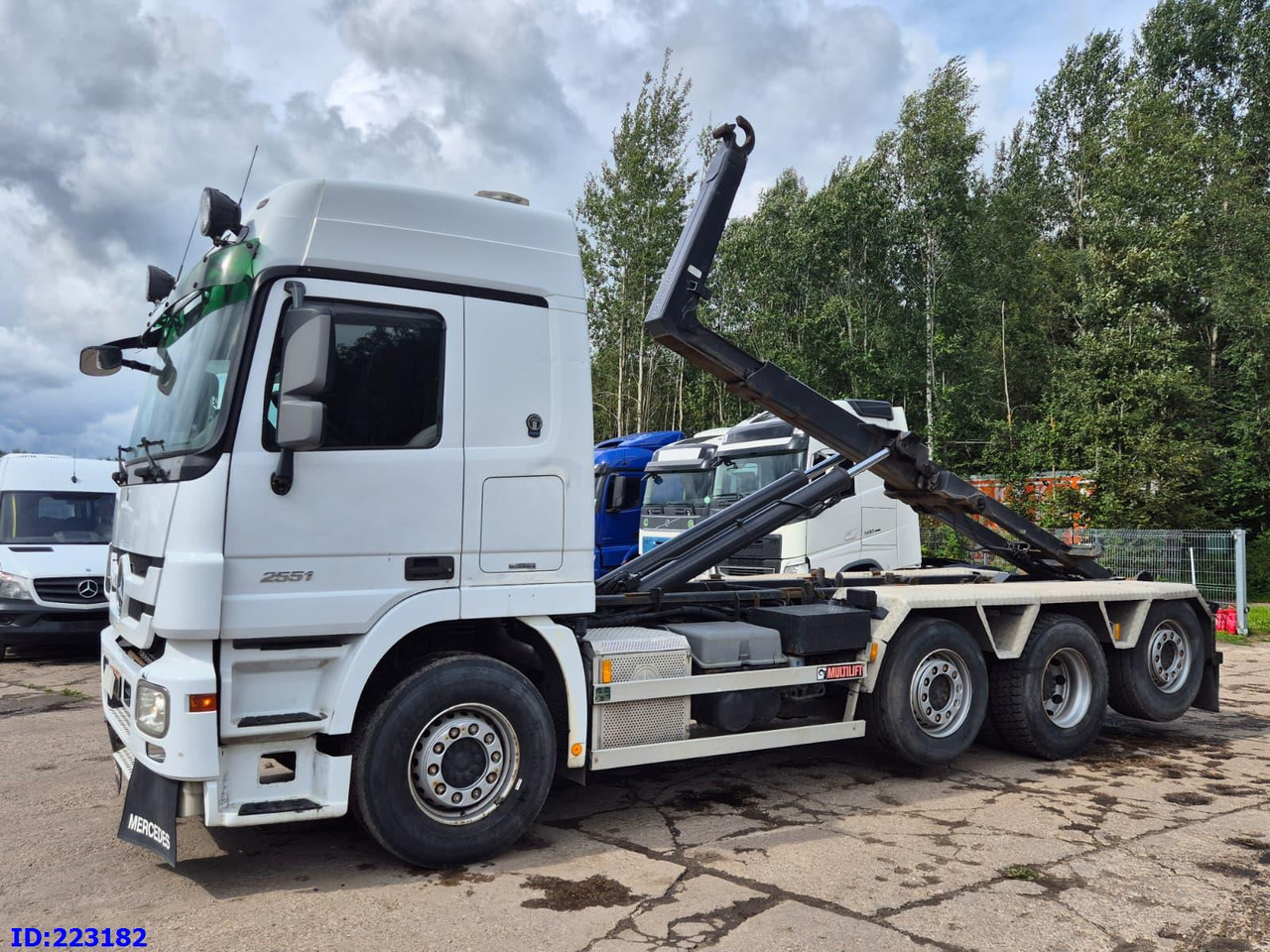 MERCEDES-BENZ Actros 2551 8x2 V8 Retarder - Hook-lift sunkvežimis: foto 1 MERCEDES-BENZ Actros 2551 8x2 V8 Retarder - Hook-lift sunkvežimis: foto 1