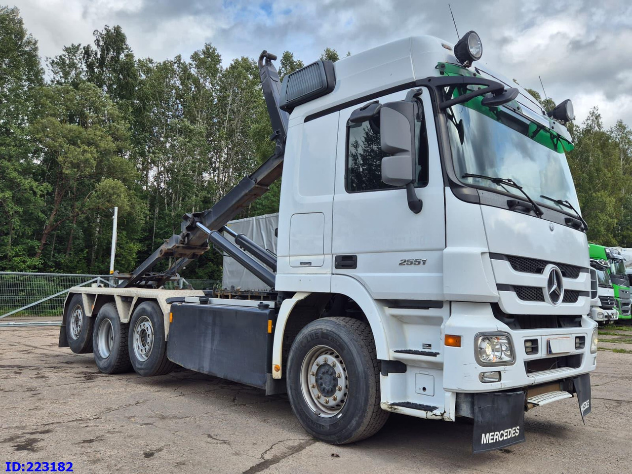 MERCEDES-BENZ Actros 2551 8x2 V8 Retarder - Hook-lift sunkvežimis: foto 4 MERCEDES-BENZ Actros 2551 8x2 V8 Retarder - Hook-lift sunkvežimis: foto 4
