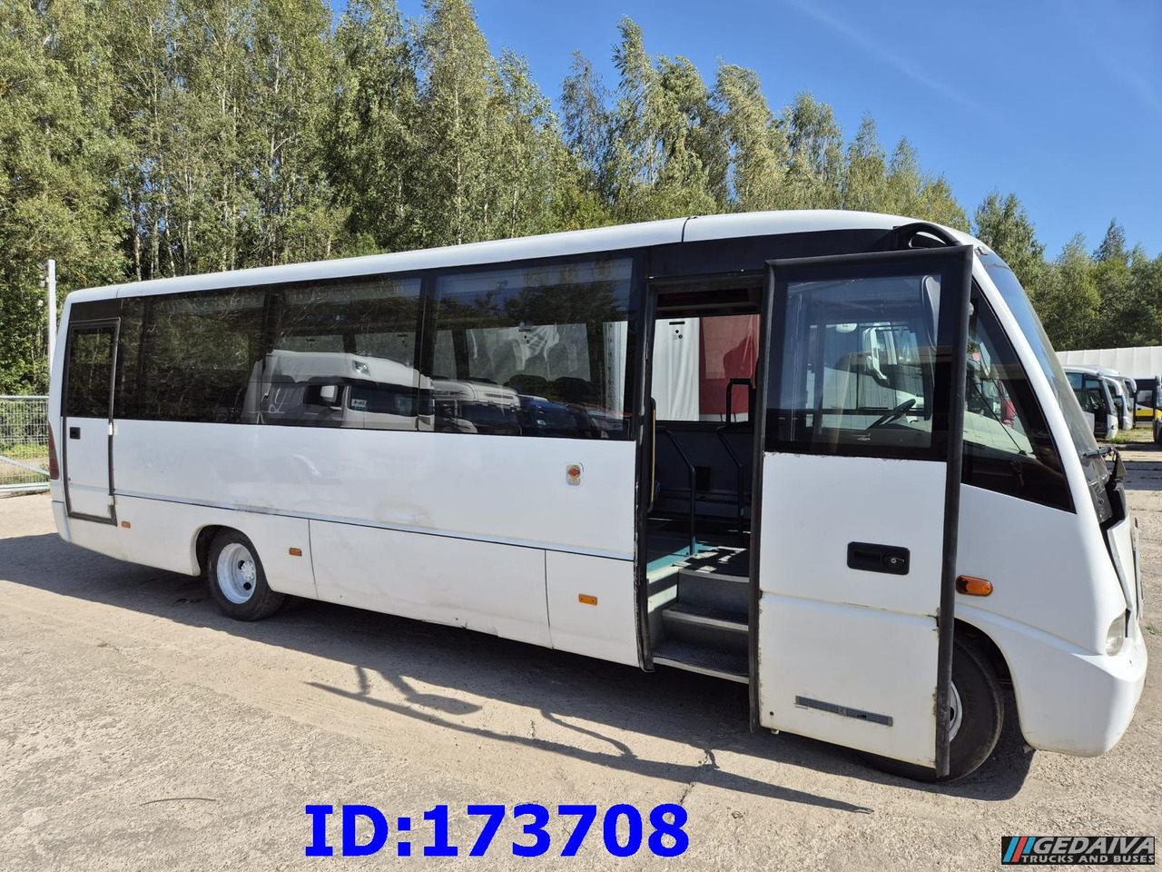 MERCEDES-BENZ Medio 30 Seat - Turistinis autobusas: foto 5 MERCEDES-BENZ Medio 30 Seat - Turistinis autobusas: foto 5