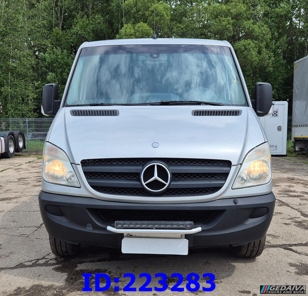 MERCEDES-BENZ Sprinter 313 - Kasten VIP -Euro5 - Turistinis autobusas: foto 2 MERCEDES-BENZ Sprinter 313 - Kasten VIP -Euro5 - Turistinis autobusas: foto 2