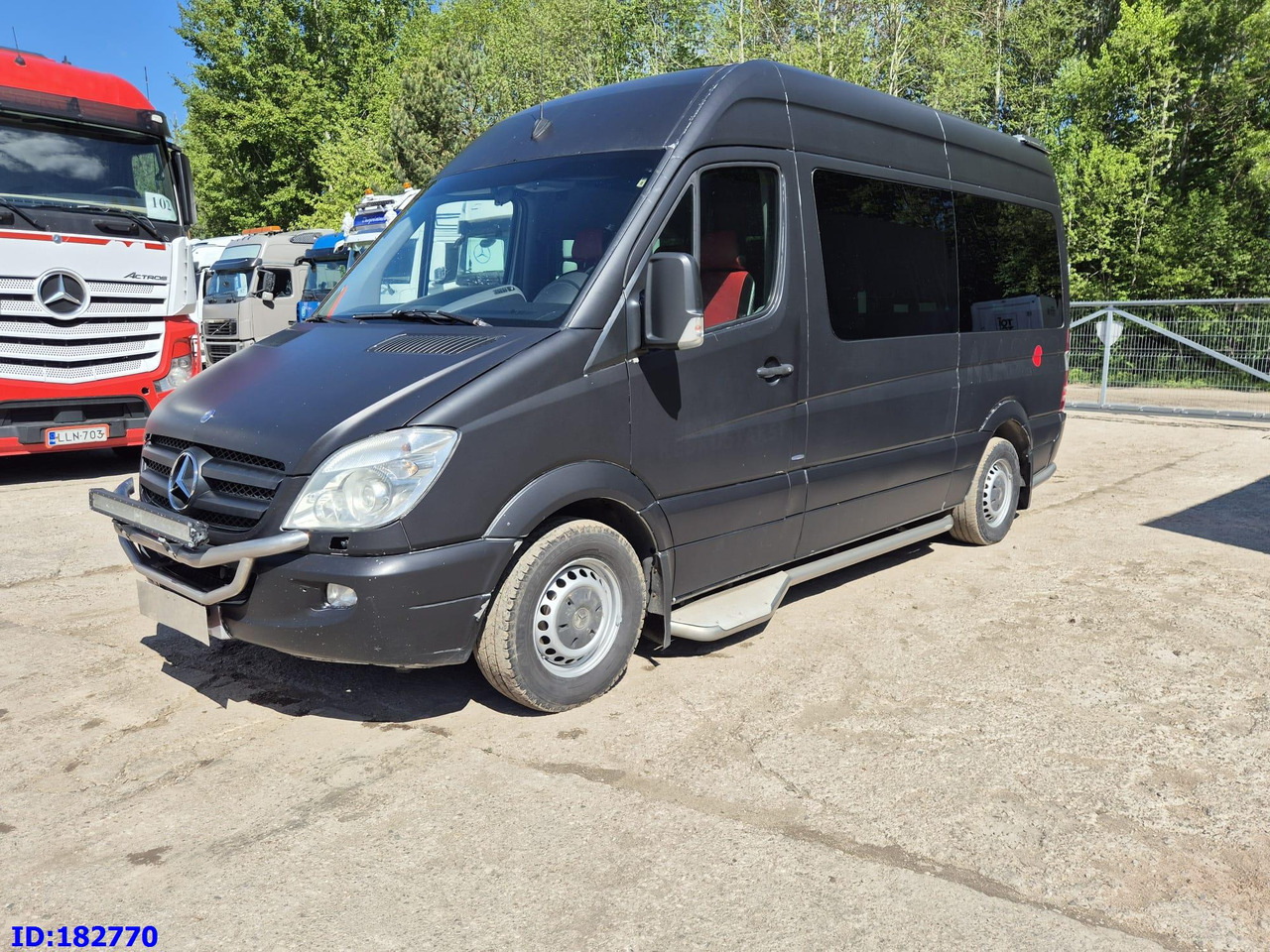 MERCEDES-BENZ Sprinter 319 VIP Euro5 - Turistinis autobusas: foto 4 MERCEDES-BENZ Sprinter 319 VIP Euro5 - Turistinis autobusas: foto 4