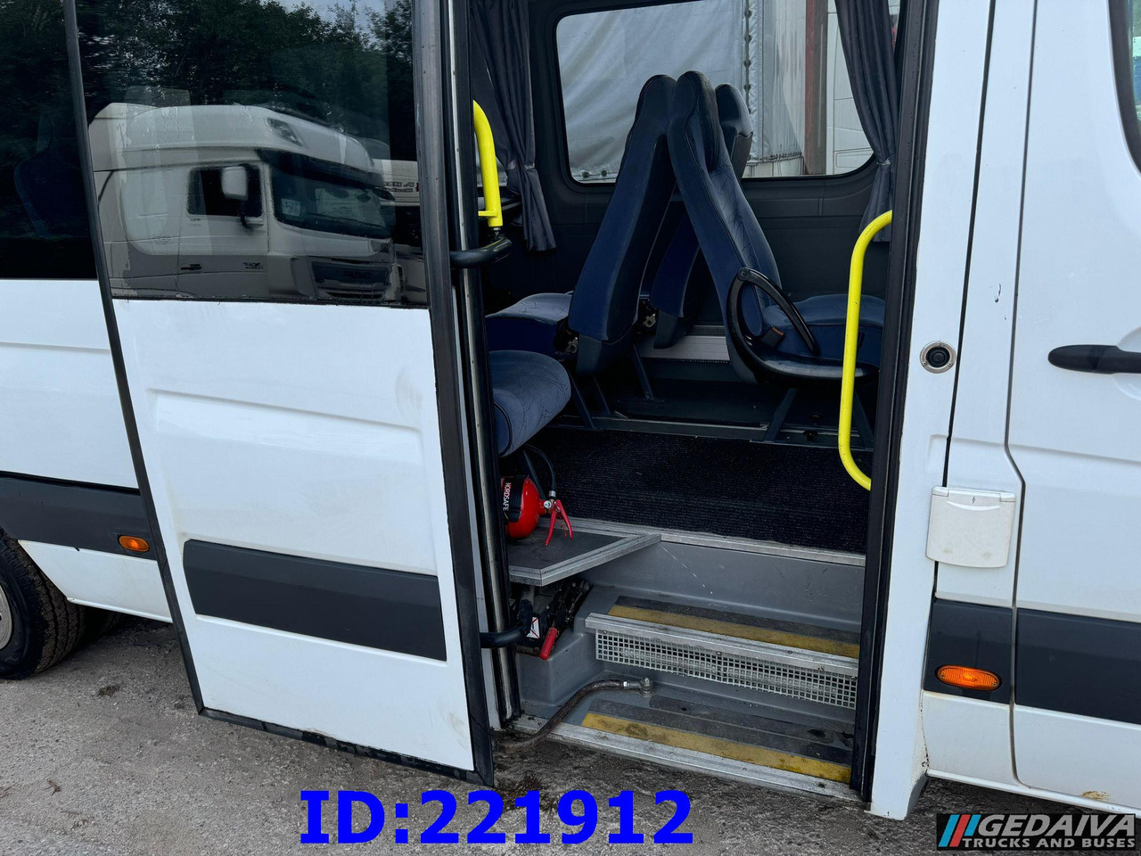 MERCEDES-BENZ Sprinter 518 VIP 17-Place - Turistinis autobusas: foto 4 MERCEDES-BENZ Sprinter 518 VIP 17-Place - Turistinis autobusas: foto 4