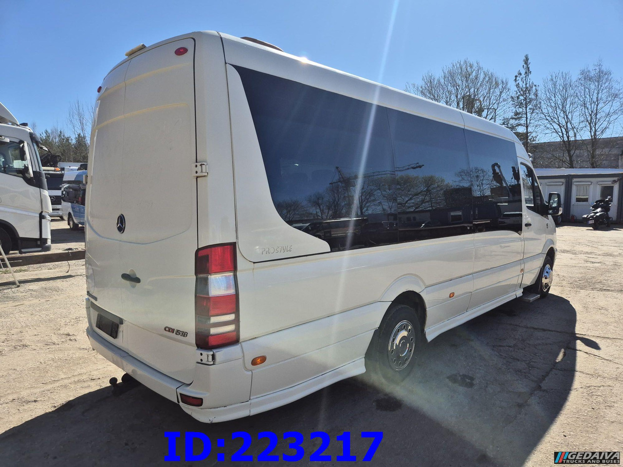 MERCEDES-BENZ Sprinter 518 VIP Prostyle 17-Place (Motor defekt) - Turistinis autobusas: foto 4 MERCEDES-BENZ Sprinter 518 VIP Prostyle 17-Place (Motor defekt) - Turistinis autobusas: foto 4