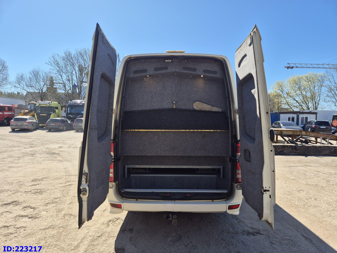 MERCEDES-BENZ Sprinter 518 VIP Prostyle 17-Place (Motor defekt) - Turistinis autobusas: foto 5 MERCEDES-BENZ Sprinter 518 VIP Prostyle 17-Place (Motor defekt) - Turistinis autobusas: foto 5