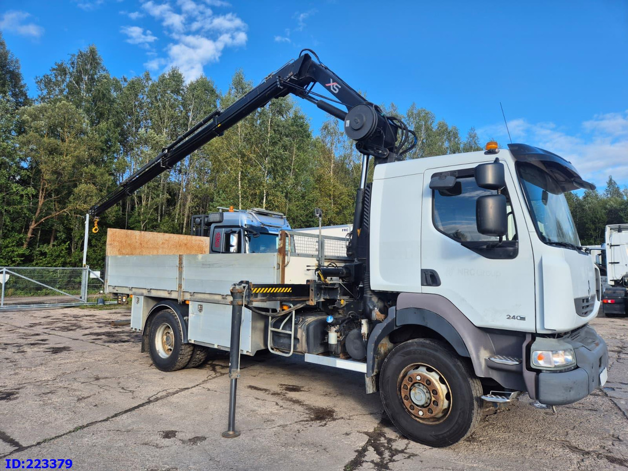 RENAULT Midlum 240.16 4x4 + HIAB 122 E-3 HIDUO - Platforminis/ Bortinis sunkvežimis: foto 4 RENAULT Midlum 240.16 4x4 + HIAB 122 E-3 HIDUO - Platforminis/ Bortinis sunkvežimis: foto 4
