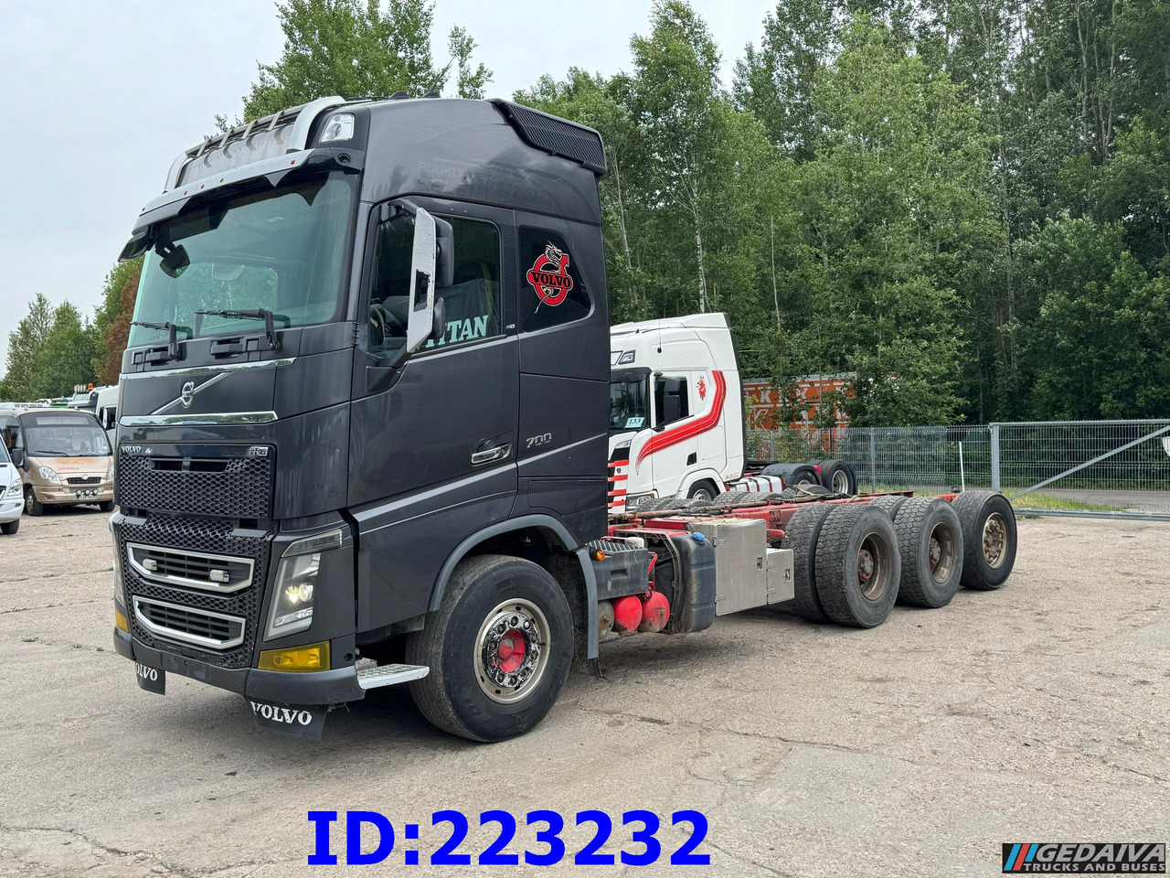 VOLVO FH16 700HP 8X4 Big Axles - Miškovežis: foto 1 VOLVO FH16 700HP 8X4 Big Axles - Miškovežis: foto 1