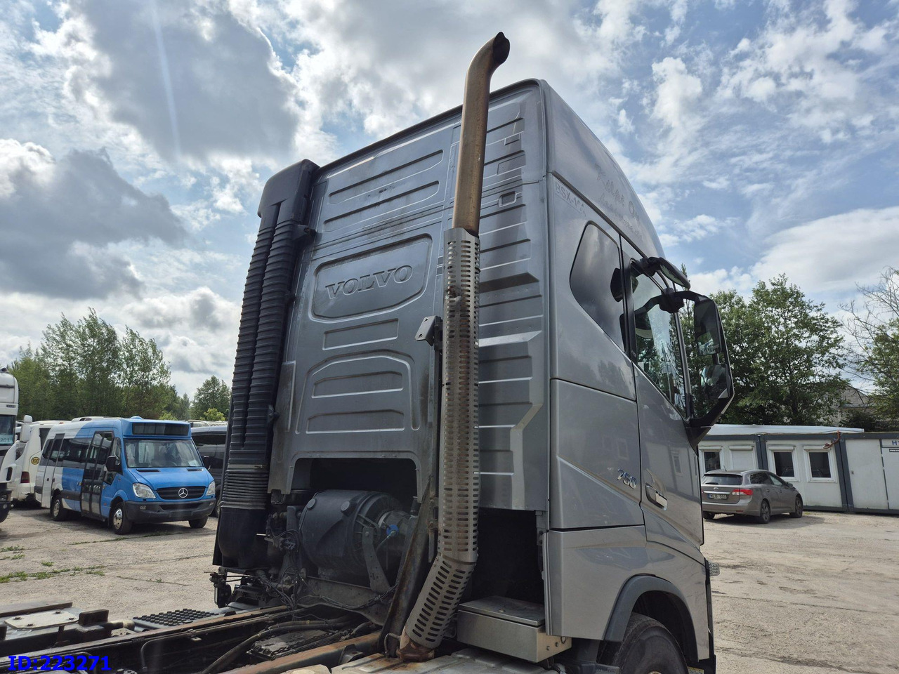 VOLVO FH16 750HP 8x4 (Steering axle / 2 axles lifting) - Važiuoklės sunkvežimis: foto 5 VOLVO FH16 750HP 8x4 (Steering axle / 2 axles lifting) - Važiuoklės sunkvežimis: foto 5