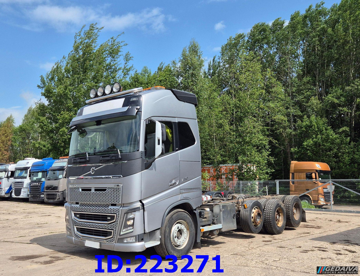 VOLVO FH16 750HP 8x4 (Steering axle / 2 axles lifting) - Miškovežis: foto 1 VOLVO FH16 750HP 8x4 (Steering axle / 2 axles lifting) - Miškovežis: foto 1