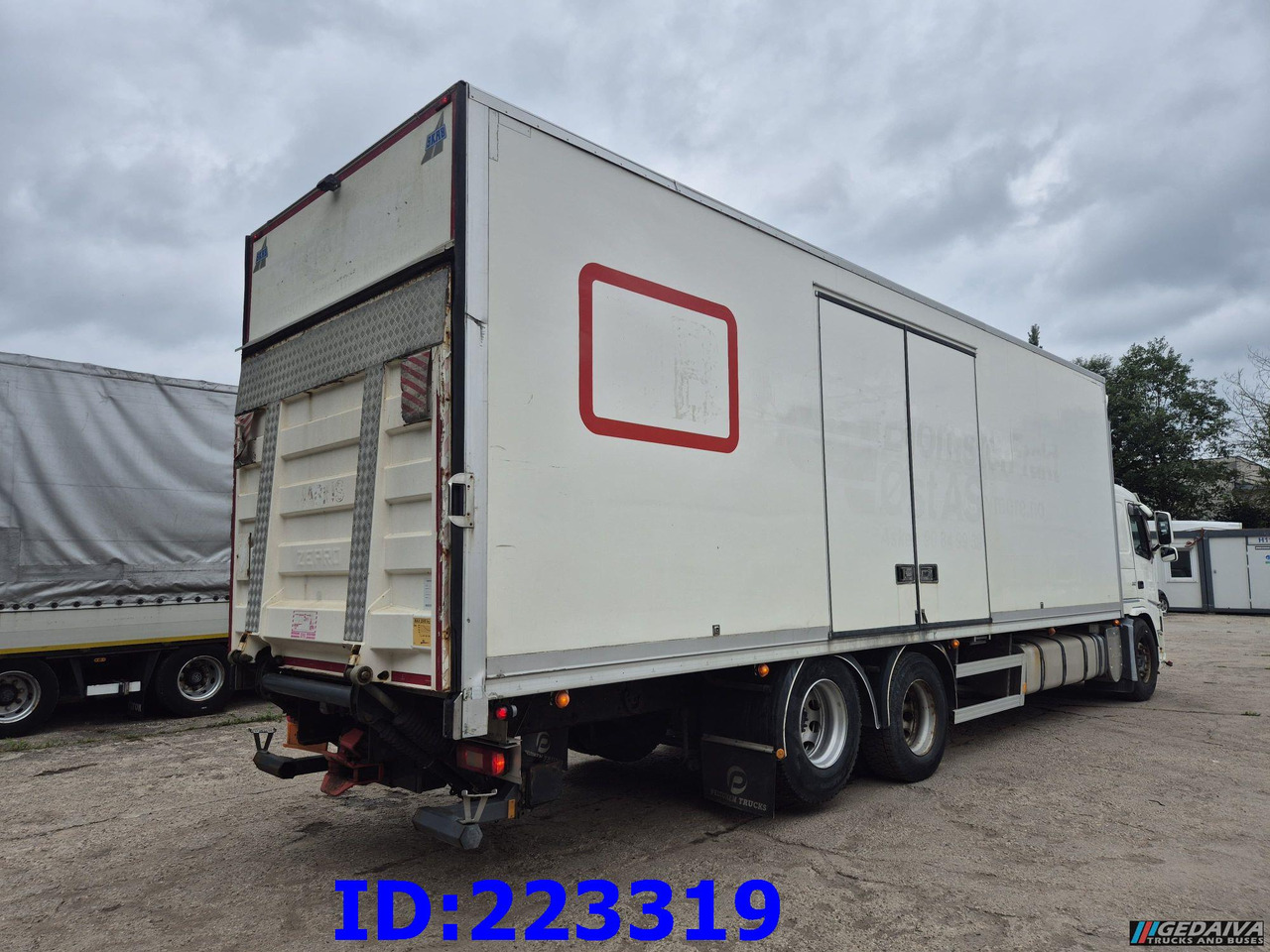 VOLVO FM13 380HP 6x2 Euro5 - Open side box - Refrižeratorius sunkvežimis: foto 5 VOLVO FM13 380HP 6x2 Euro5 - Open side box - Refrižeratorius sunkvežimis: foto 5