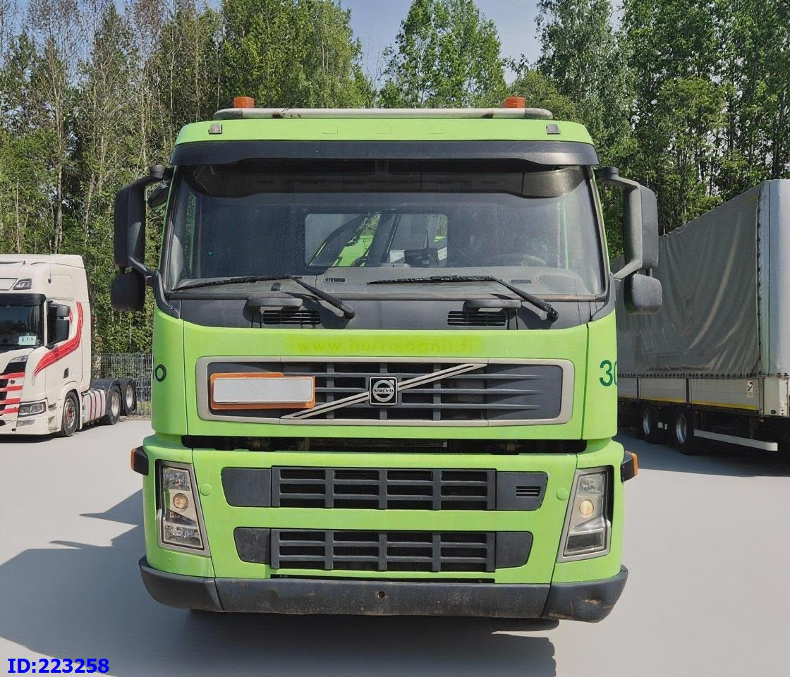 VOLVO FM9 300HP 6x2 + HIAB 144B -3 CL - Platforminis/ Bortinis sunkvežimis: foto 2 VOLVO FM9 300HP 6x2 + HIAB 144B -3 CL - Platforminis/ Bortinis sunkvežimis: foto 2