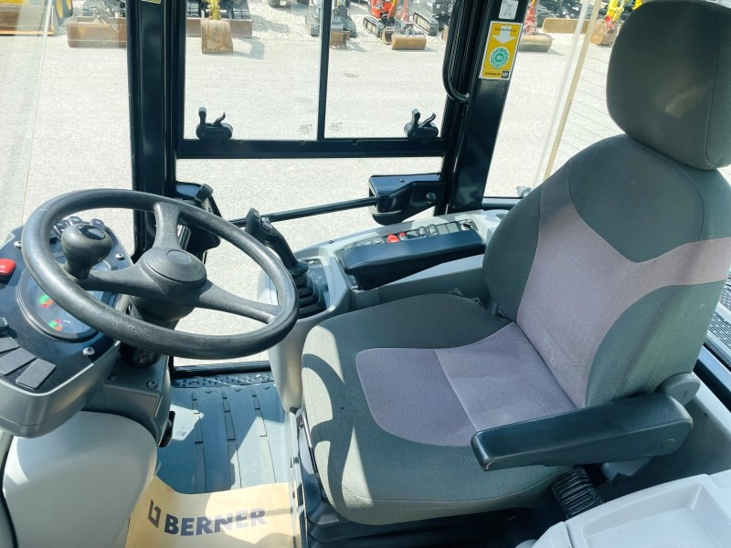 Caterpillar 908M (3637) - Ratinis krautuvas: foto 5 Caterpillar 908M (3637) - Ratinis krautuvas: foto 5