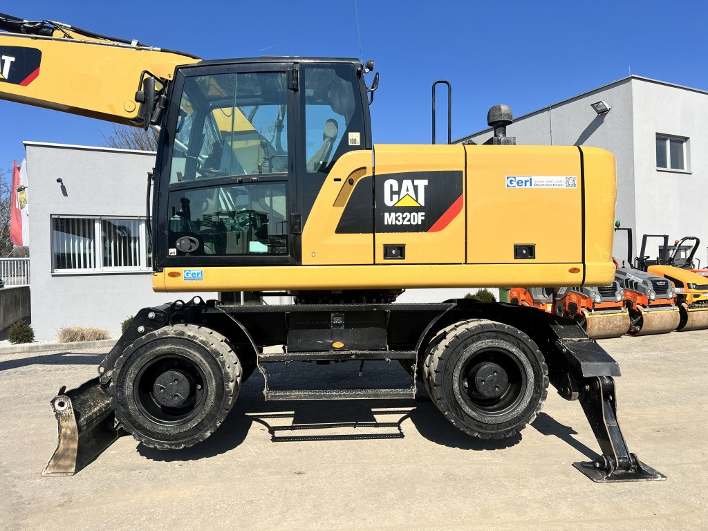 Caterpillar M 320 F (111527) - Ratinis ekskavatorius: foto 2 Caterpillar M 320 F (111527) - Ratinis ekskavatorius: foto 2