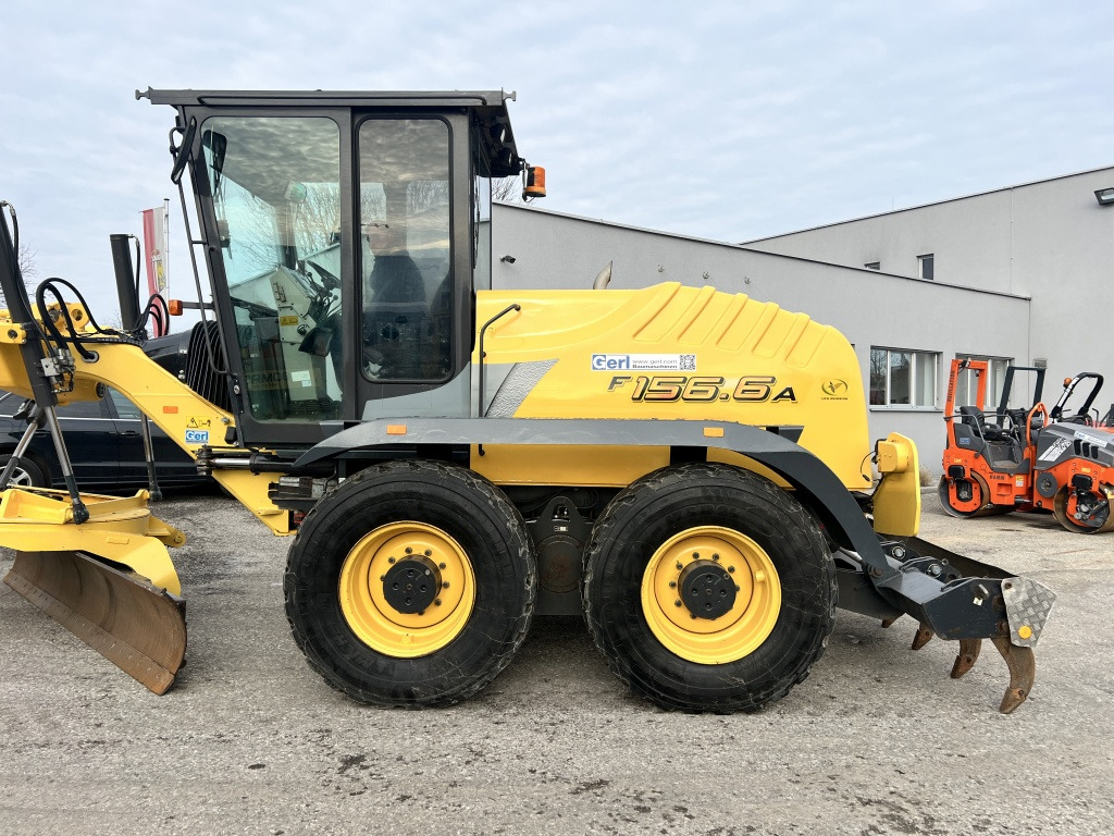 New Holland F 156.6 A (111441) - Greideris: foto 2 New Holland F 156.6 A (111441) - Greideris: foto 2