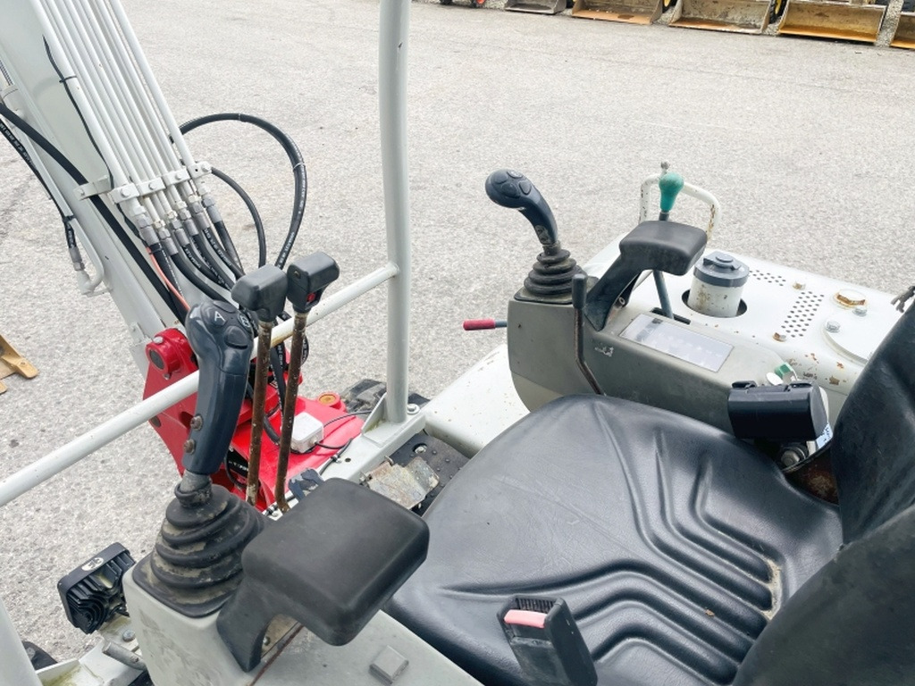 Takeuchi TB135 (4056) - Mini ekskavatorius: foto 5 Takeuchi TB135 (4056) - Mini ekskavatorius: foto 5