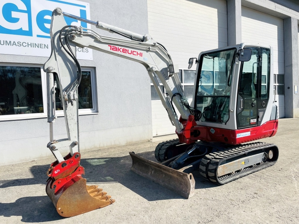 Takeuchi TB235 (3968) - Mini ekskavatorius: foto 4 Takeuchi TB235 (3968) - Mini ekskavatorius: foto 4