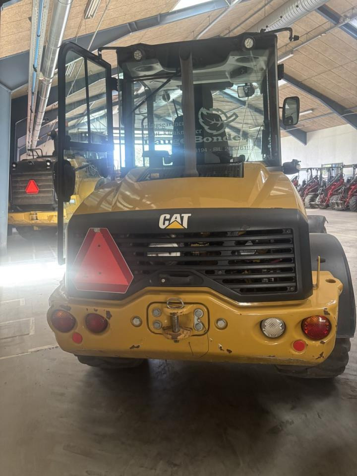 Caterpillar 908M - Šarnyrinis krautuvas: foto 4 Caterpillar 908M - Šarnyrinis krautuvas: foto 4