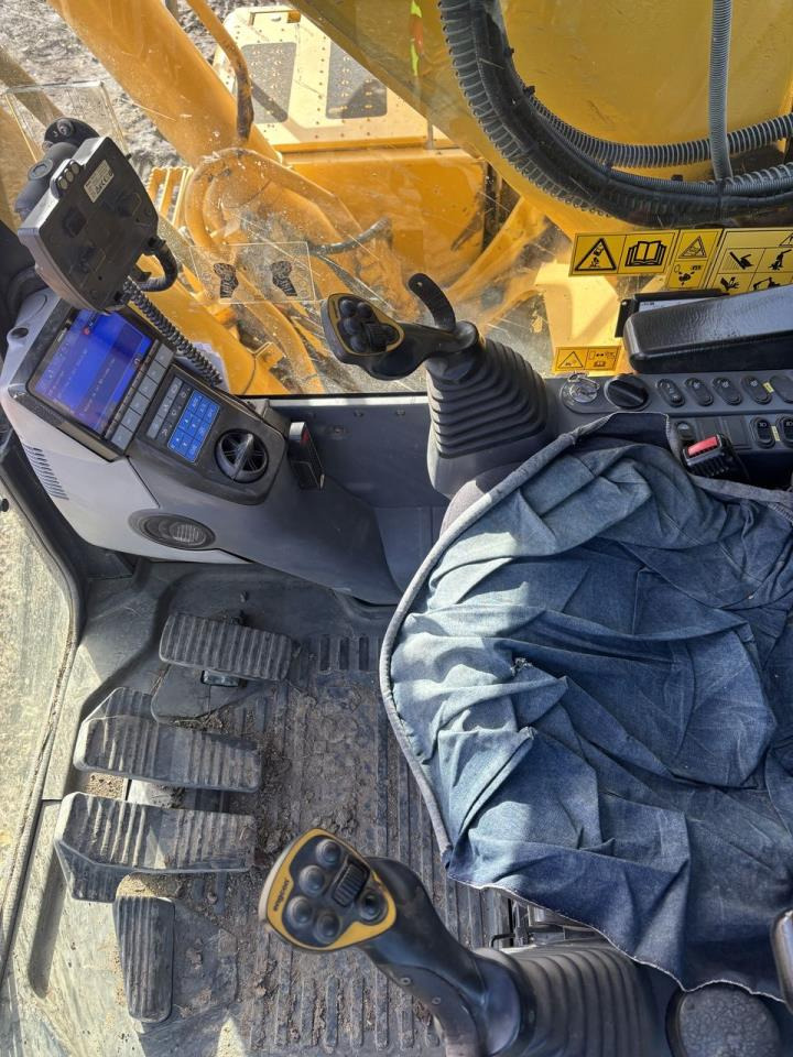 Komatsu PC240LC-11 - Vikšrinis ekskavatorius: foto 3 Komatsu PC240LC-11 - Vikšrinis ekskavatorius: foto 3