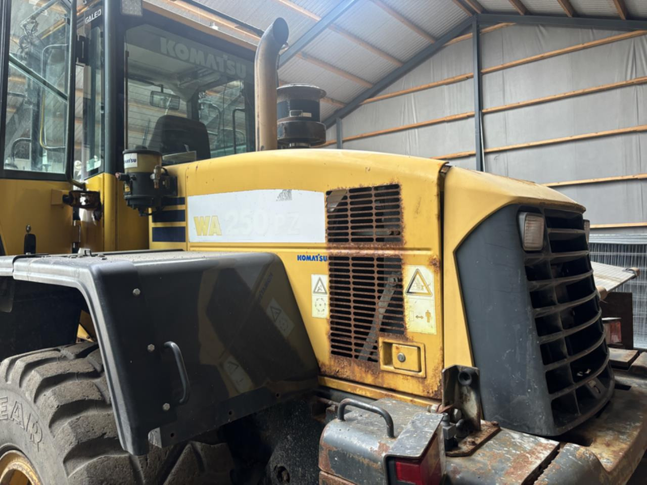 Komatsu WA250PZ-5 - Ratinis krautuvas: foto 1 Komatsu WA250PZ-5 - Ratinis krautuvas: foto 1