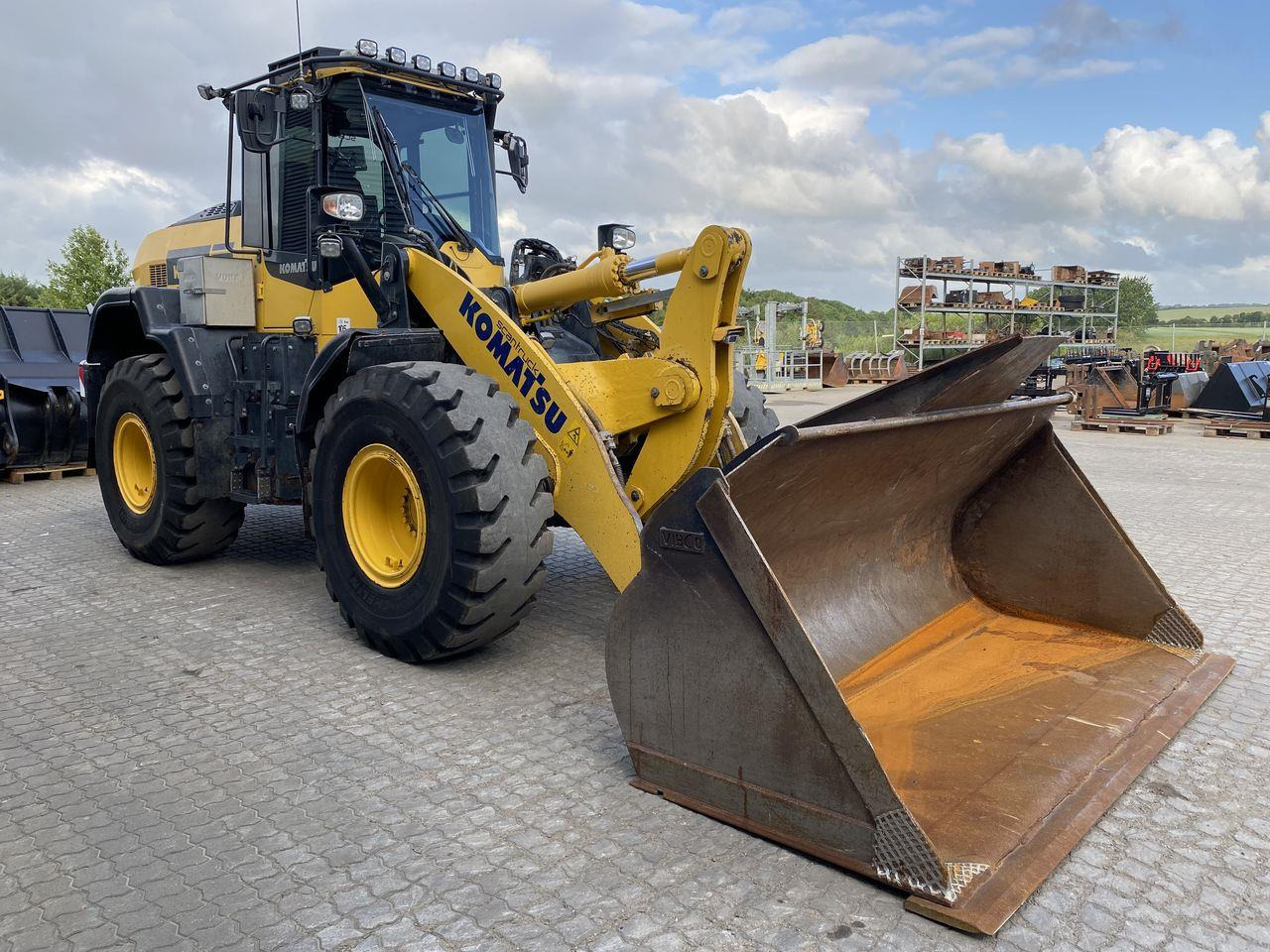 Komatsu WA320-8 - Ratinis krautuvas: foto 5 Komatsu WA320-8 - Ratinis krautuvas: foto 5