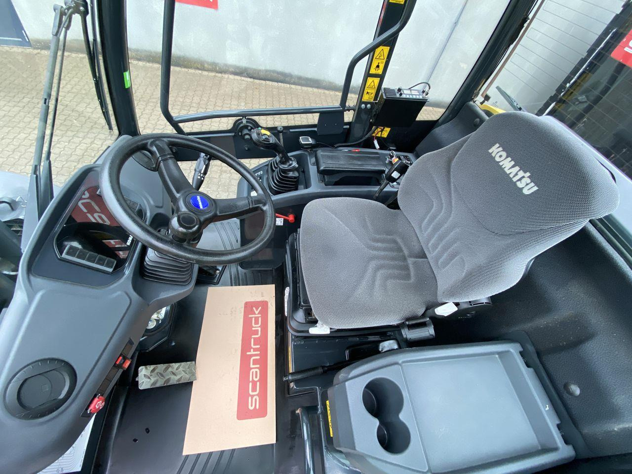 Komatsu WA70M-8EO - Šarnyrinis krautuvas: foto 3 Komatsu WA70M-8EO - Šarnyrinis krautuvas: foto 3