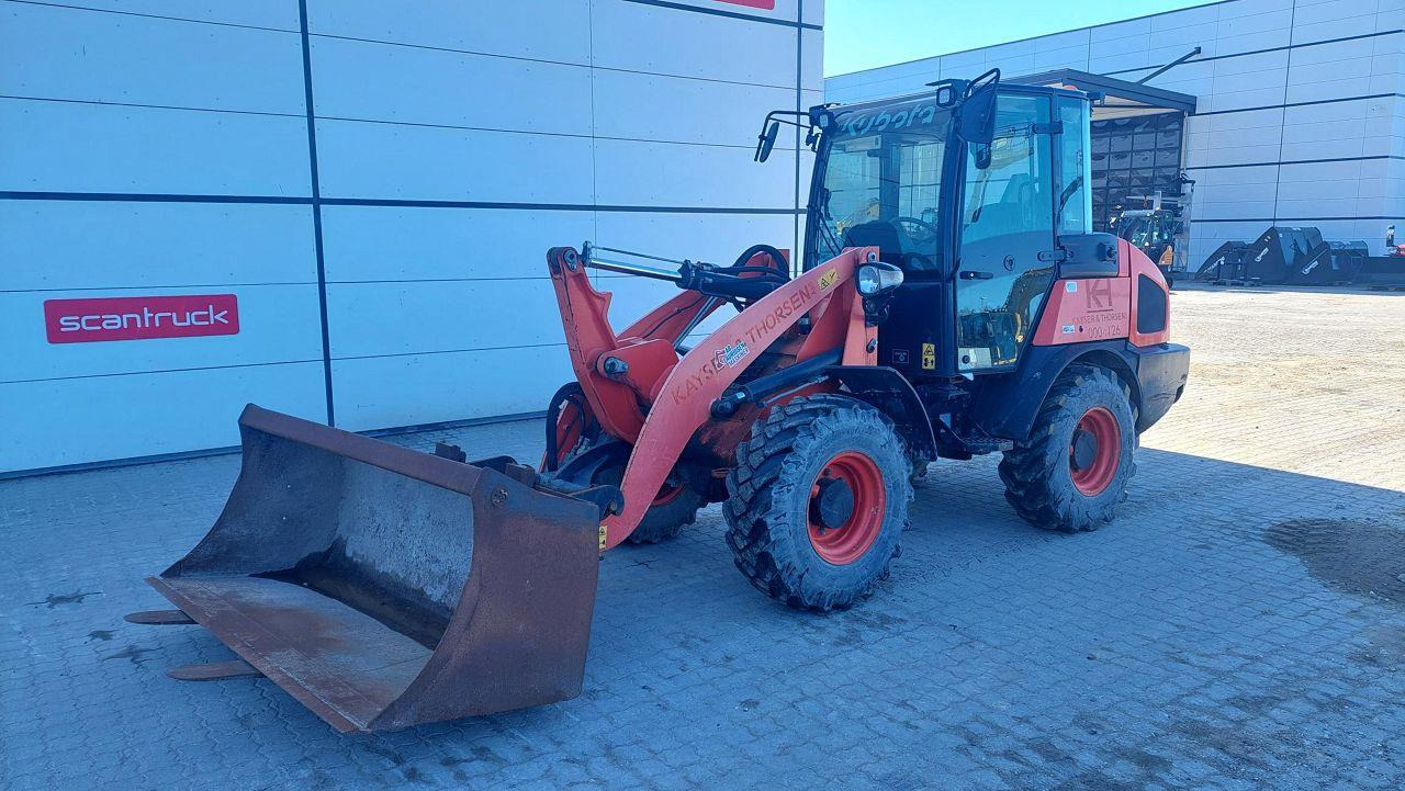 Kubota R085 - Šarnyrinis krautuvas: foto 1 Kubota R085 - Šarnyrinis krautuvas: foto 1