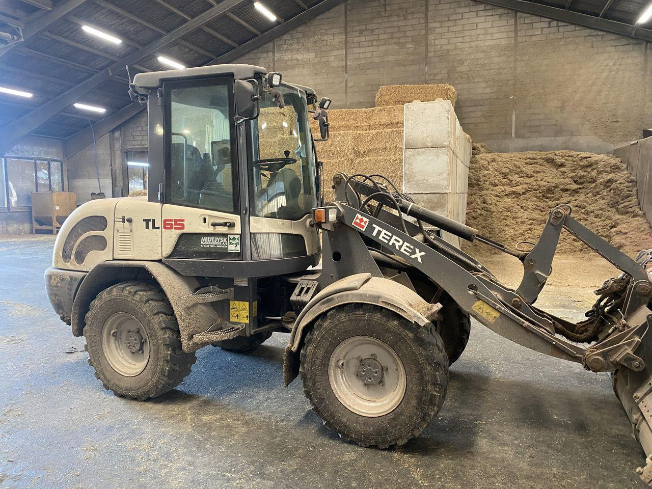 Terex TL65 - Šarnyrinis krautuvas: foto 1 Terex TL65 - Šarnyrinis krautuvas: foto 1