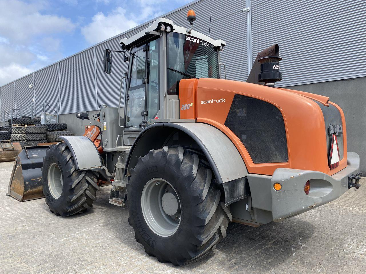 Weycor AR250e - Ratinis krautuvas: foto 2 Weycor AR250e - Ratinis krautuvas: foto 2
