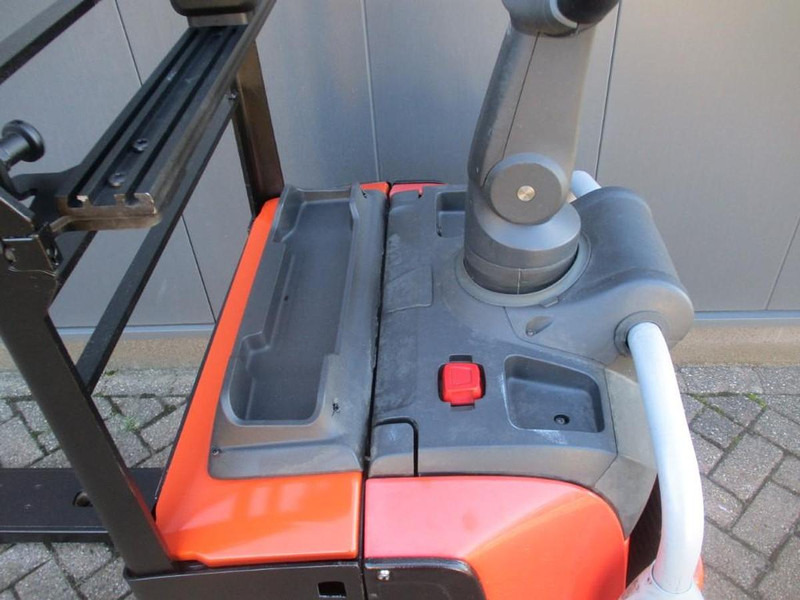 Toyota LPE200 - Padėklų krautuvas: foto 4 Toyota LPE200 - Padėklų krautuvas: foto 4