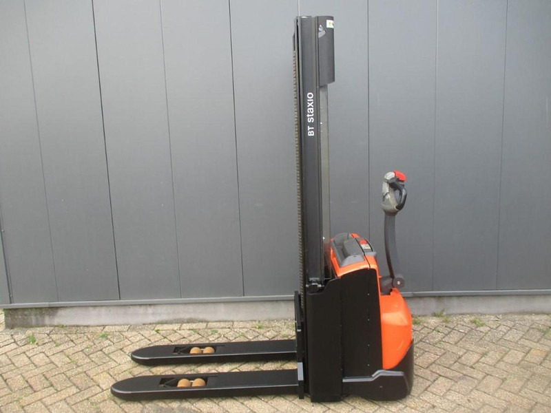 Toyota SWE 100 - Keltuvas: foto 1 Toyota SWE 100 - Keltuvas: foto 1