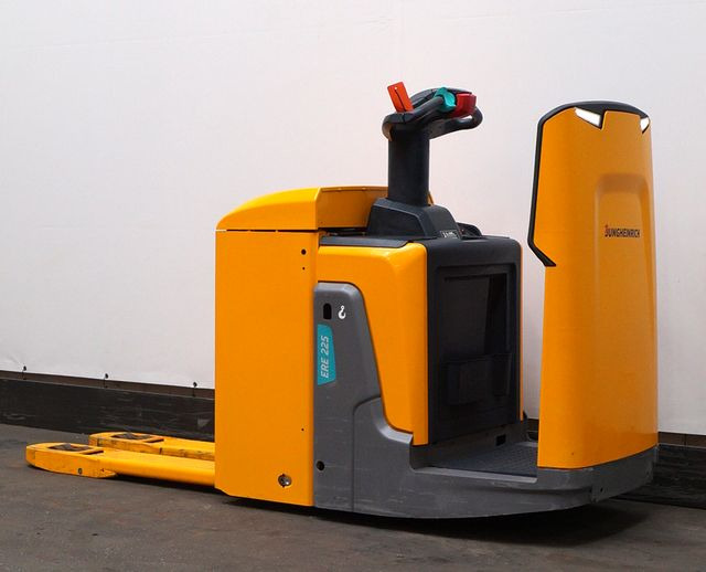 Jungheinrich ERE225 - Padėklų krautuvas: foto 2 Jungheinrich ERE225 - Padėklų krautuvas: foto 2