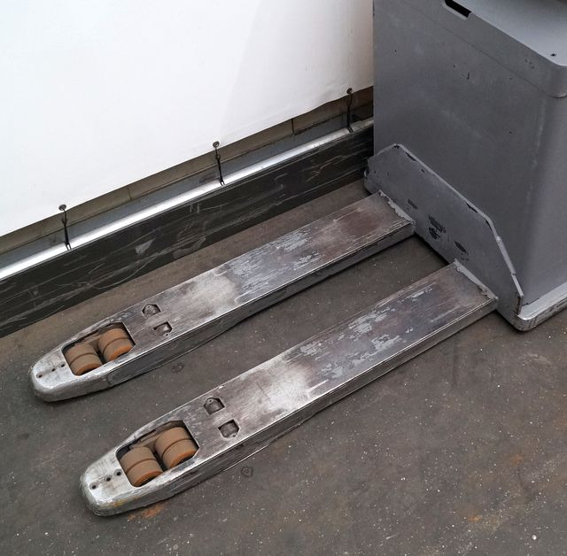 Jungheinrich ESE120 - Padėklų krautuvas: foto 3 Jungheinrich ESE120 - Padėklų krautuvas: foto 3