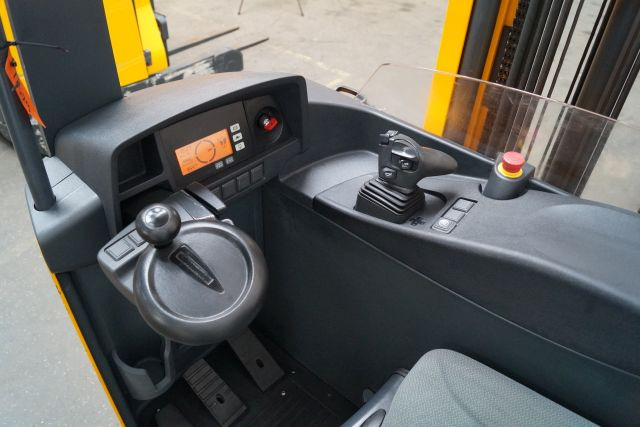 Jungheinrich ETV216 - Krautuvas su šakėmis: foto 3 Jungheinrich ETV216 - Krautuvas su šakėmis: foto 3