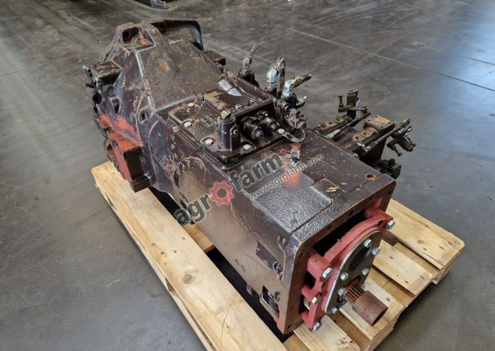 Skrzynia biegów New Holland M100 - Pavarų dėžė: foto 3 Skrzynia biegów New Holland M100 - Pavarų dėžė: foto 3