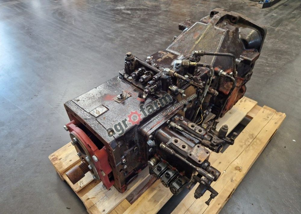 Skrzynia biegów New Holland M100 - Pavarų dėžė: foto 1 Skrzynia biegów New Holland M100 - Pavarų dėžė: foto 1