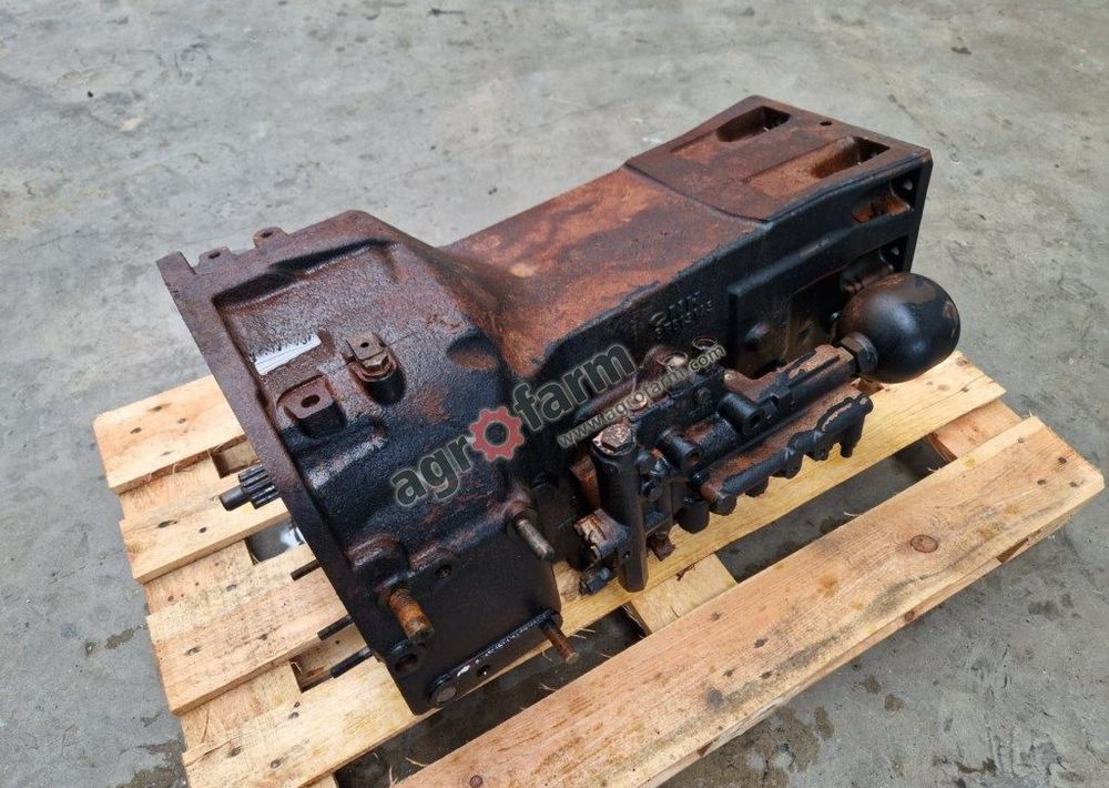 Skrzynia biegów New Holland T5040 - Pavarų dėžė: foto 1 Skrzynia biegów New Holland T5040 - Pavarų dėžė: foto 1